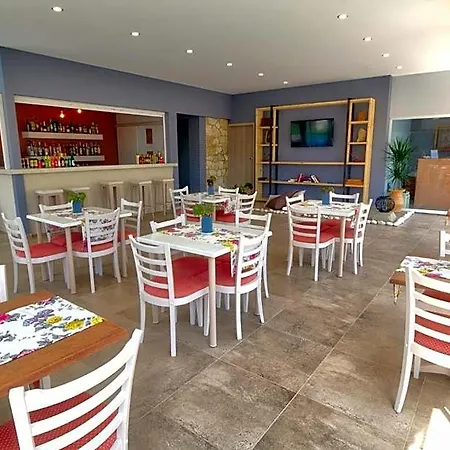 فندق Two Brothers & Apts 3*